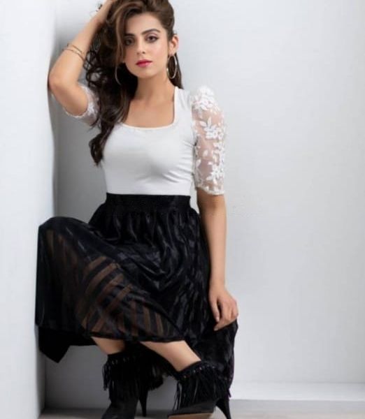 Escorts Zanib in Dubai