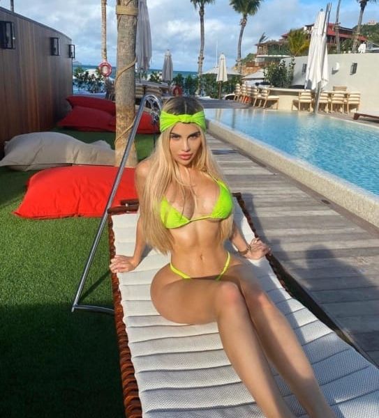 Escorts Claire Uptown in Dubai