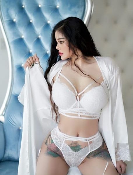 Escorts Cindy body tattoo en Dubai
