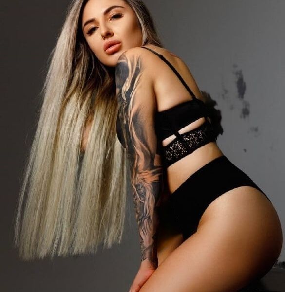 Escorts Arina à Paris