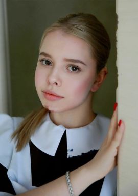 Young Anna 19 years