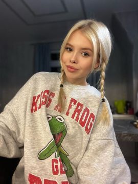 Young Anna 19 years