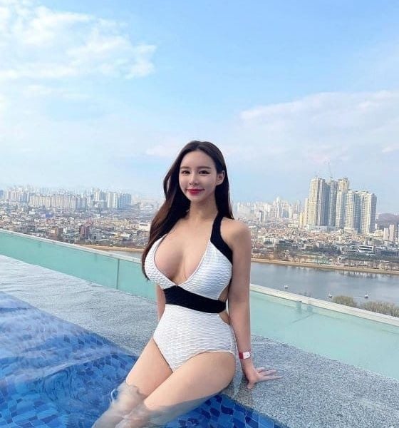 Escorts Cherry in Dubai