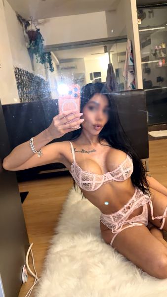 Hola, soy francia una mujer con la combinación perfecta para una cita inolvidable. Elegancia, belleza, pasión, discreción y un exquisito estar. Conmigo te sentirás a gusto desde el primer momento... Bajo mi dulce apariencia escondo los misterios más s