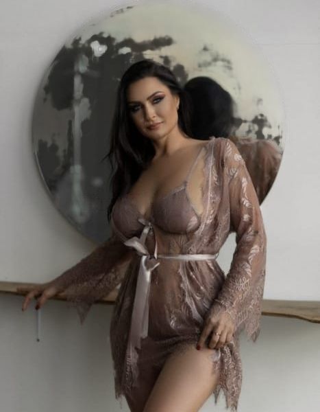 Escorts Oksana in Dubai