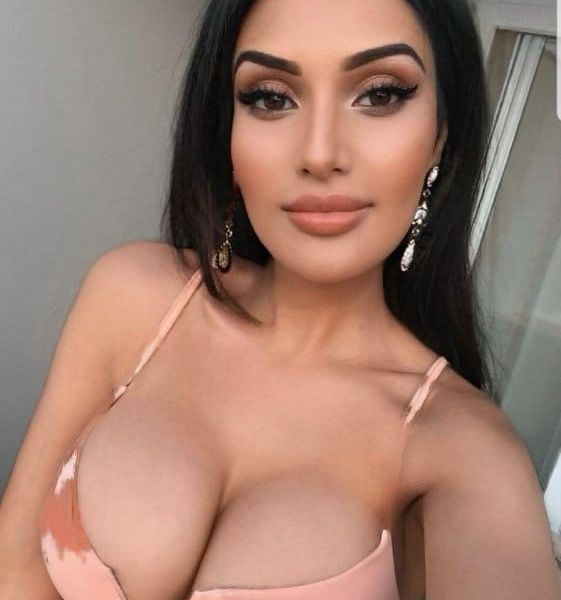 Escorts Ella Diamond in Dubai