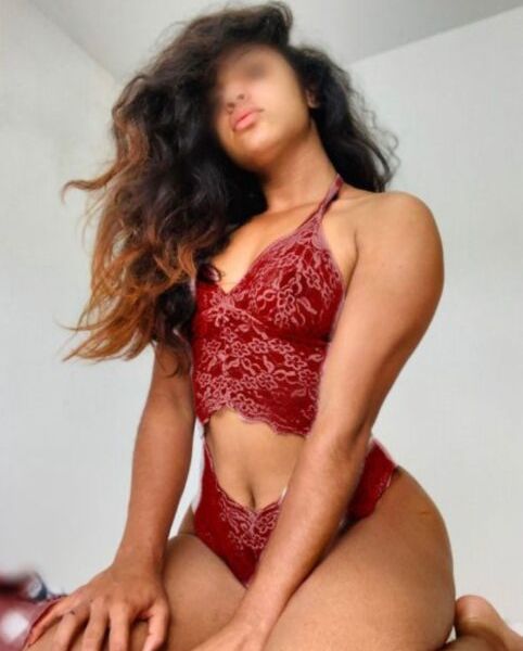 Escorts Nefertari Miller en Balneario Camboriú
