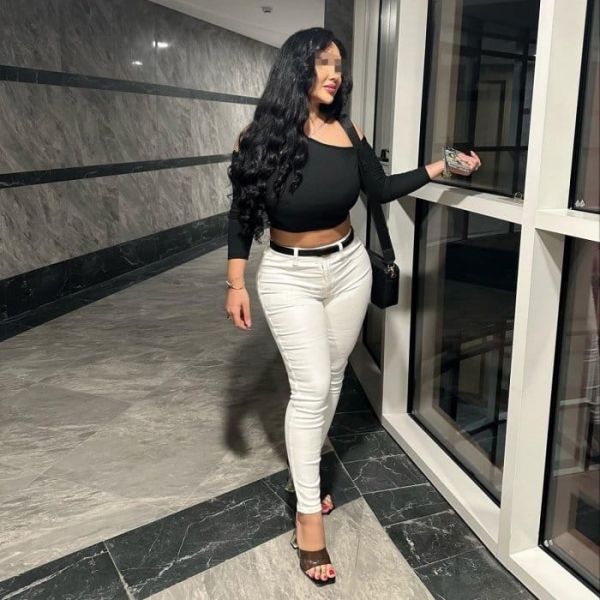 Escorts Asal en Dubai