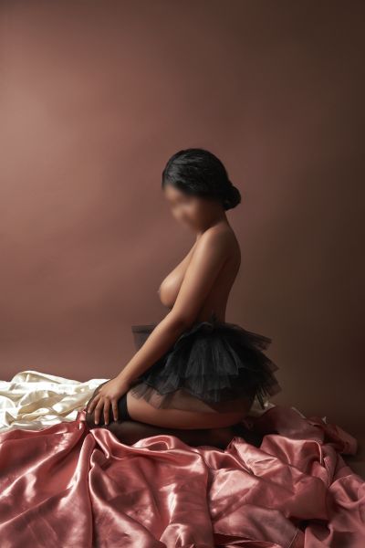 Escorts Kenia  en Madrid