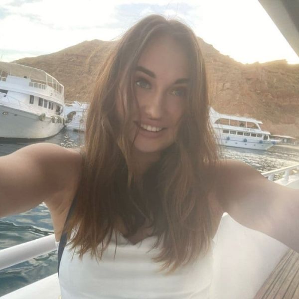 Escorts Sofa en Dubai