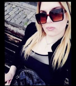 Nicole 