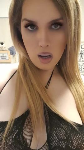 Nicole 