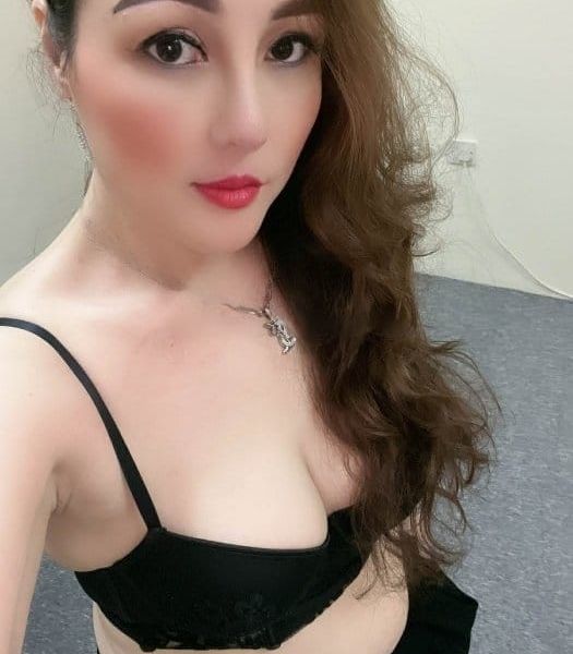 Escorts Julia in Dubai