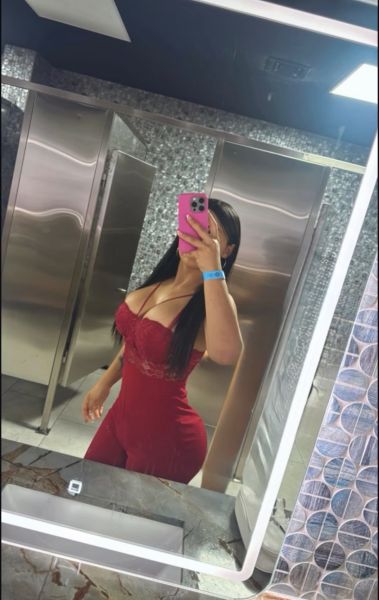 ✨ Bella, sensual y muy simpática ✨
Compañía ideal para quienes saben disfrutar de buenos momentos…

Dulce, fogosa y muy compañera, me encanta generar conexión y que la pasemos bien juntos 😉
Buena energía, trato cálido y encuentros cuidados.

Atención discreta y ambiente relajado 💋
No te quedes con la curiosidad… escribime y coordinamos.

Solo para personas respetuosas y de buen gusto.

También pueden encontrarme en IG: suellen_cba 

departamento discreto, de fácil acceso y con posibilidad de estacionar.

Consultar otros horarios 


