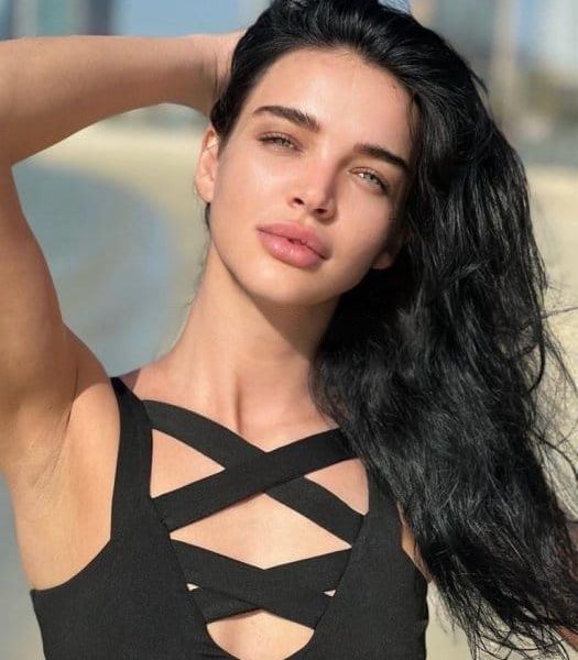 Escorts Tina in Dubai