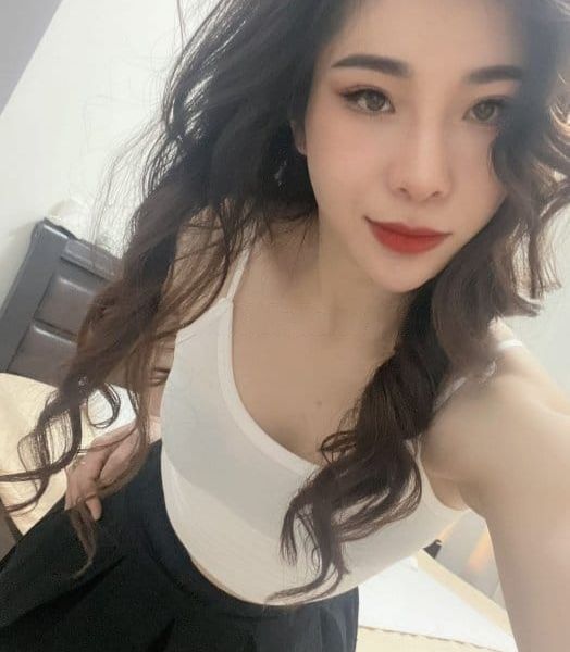 Escorts Omi in Dubai
