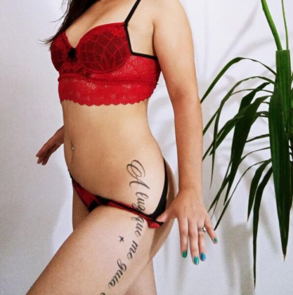 Escorts Djemily Santos em Santa Catarina