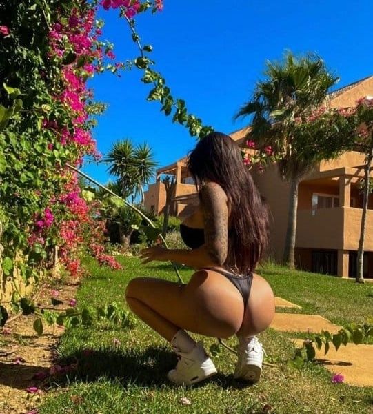 Escorts Evelyn in Dubai