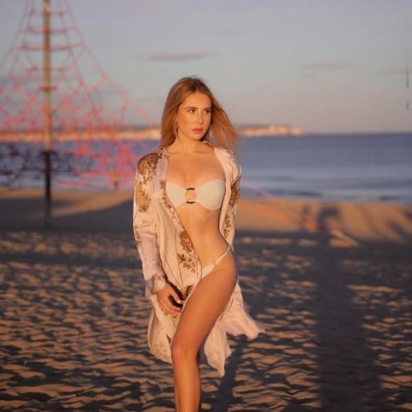 Escorts Karina in Dubai