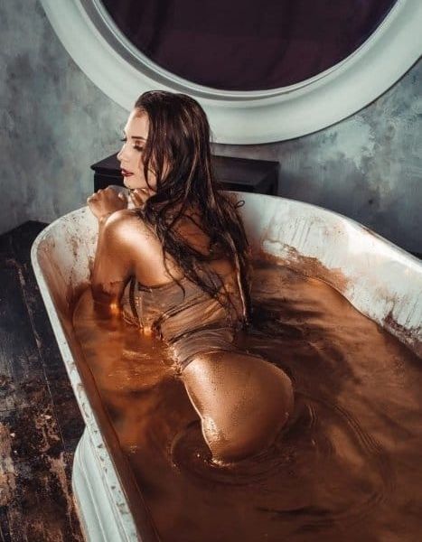 Escorts Lisa in Dubai