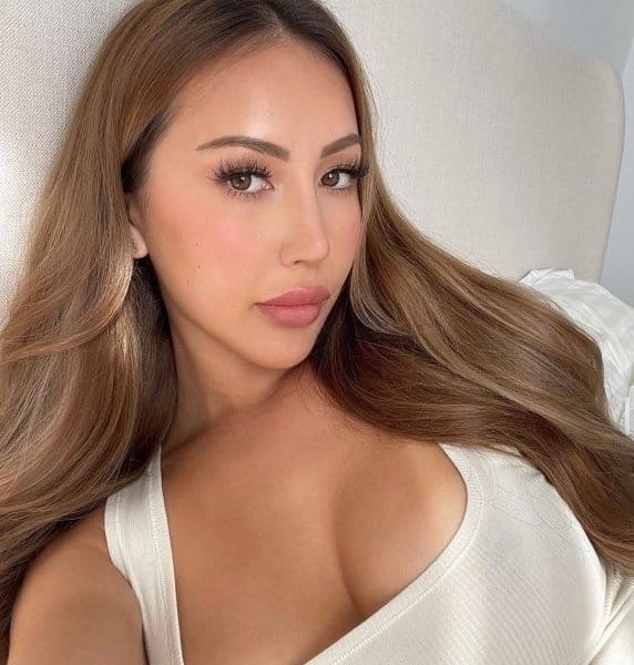 Escorts Helen in Dubai