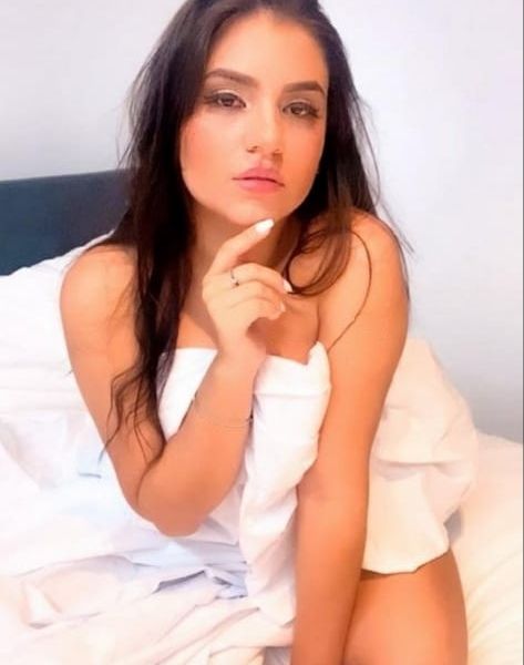 Escorts Iza Brasileira en Dubai