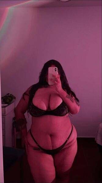 Yesika Curvy