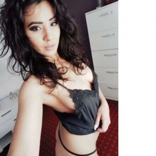 Escorts Monik in UK