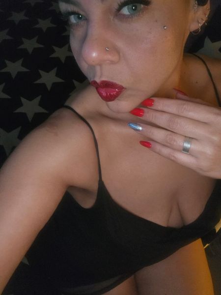 Hola mi amor soy una exclusiva y experimentada escort milf de alto nivel, muy entregada y apasionada. Conmigo no tendras ningun tabu, puedo ser sumisa o dominante. Me encanta la compañía de un hombre tan apasionado como yo¡ 
 para deborarlo vivo!
Nuestro encuentro no es mecanico ni relojero, me encanta el placer y si me encuentras el punto debil en nuestro encuentro llegara a ser el sexo mas salvaje de tu vida.
Tambien vendo contenido y hago video llamadas candentes !! 
