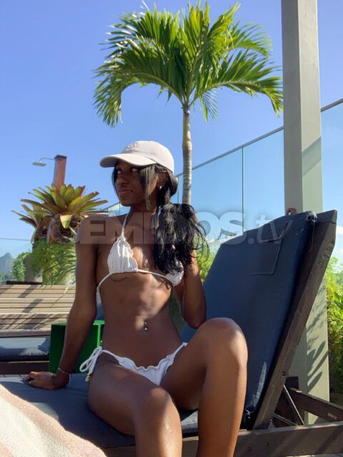 Lays Davilly