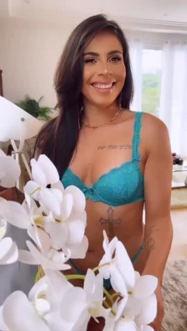 Lara Lins