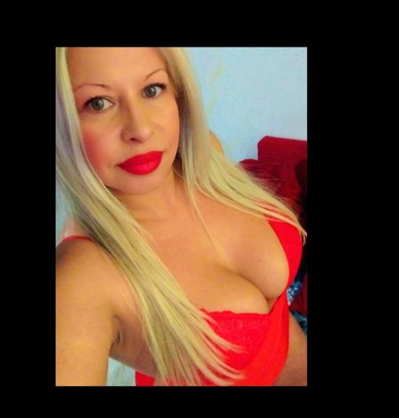 Soy esa chica encantadora que te da un placer ni bien te conozco 😘