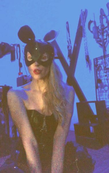 Soy una Dominatrix alemana. Hablo español, alemán, inglés, polaco y ruso. 
Si sueñas con servir y adorar a Tu Dama, rendirte a Mis pies, quieres entrar en Mi mundo, y crees que el dolor físico y el control mental total, al servir a una persona en la que confías te hace absolutamente libre ...  ESTÁS EN EL LUGAR CORRECTO 🖤
Soy la Reina que puede decidir qué y cuándo puedas hacer 👑
Me encanta atormentar almas inocentes … como la tuya!
Recibo personas de todo género.
Cuando organizo cada sesión, cuido cada detalle.
Me manejo solo exclusivamente con agenda, así que reserva tu cita con suficiente antelación. 
Me manejo con absoluta privacidad y reserva. 
Departamento propio totalmente equipado.
Ámbito sano, seguro y consensuado.
Solo mensajes por WhatsApp y llamadas previamente programadas.
Sesiones presenciales y virtuales. 
Durante la sesión está estrictamente prohibido tocarme sin Mi consentimiento.

NO ACEPTO NINGUNA PRÁCTICA DE SEXO CONVENCIONAL.

ICH WARTE DARAUF, DASS DU DICH ZU MEINEN FÜSSEN HINGIBST! 😈
