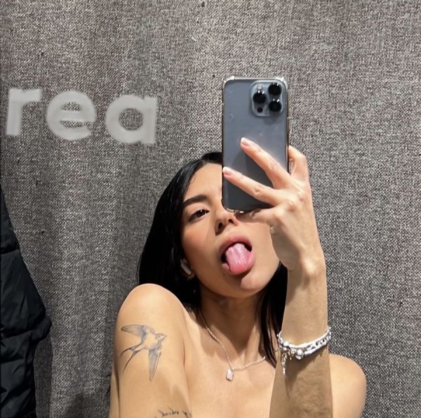 Soy una chica colombiana ☺️ atlética y delgada, de pechos medianos y glúteos tonificados. 100% Natural 🩷🥰 quiero interactuar con hombres y chicas, para que pasemos un momento agradable de forma virtual, en el cual pueda cumplir todas sus fantasías😈