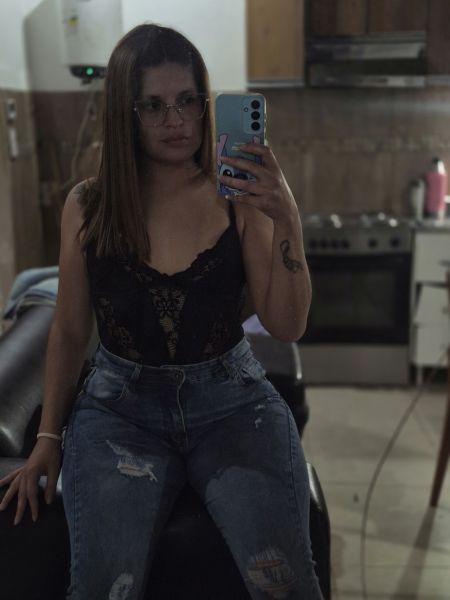 Hola, me presento!  Soy sharon una linda chica rosarina 🥰 qué te va a hacer pasar un hermoso momento... 💚 
Tengo un trato de novios , del cual no te vas a arrepentír... soy dulce, cariñosa y muy amable 😊
Placer en la cama y también en el trato que te brindo ❤️