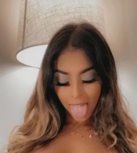 Escorts Ross in Dubai