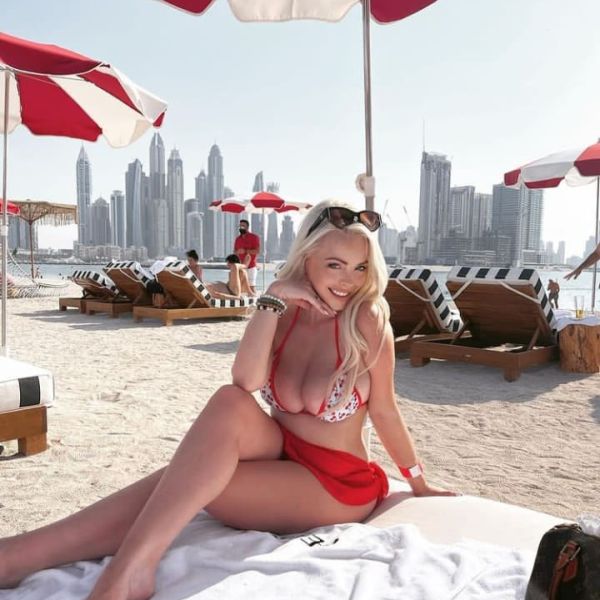 Escorts amba in Dubai