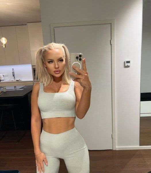 Escorts Crystal en Riyadh