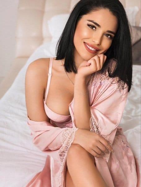 Escorts Amina in Riyadh