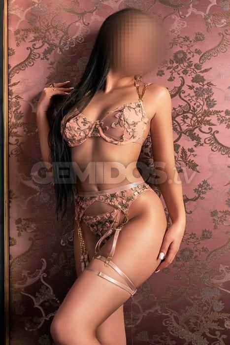 Jasmiine_Bella