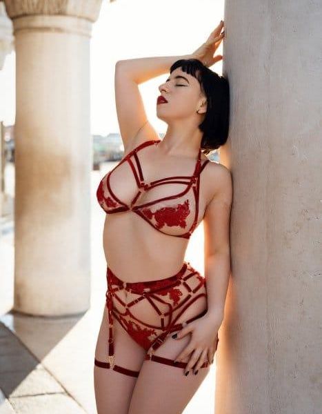 Escorts Elettra Arazatah en London