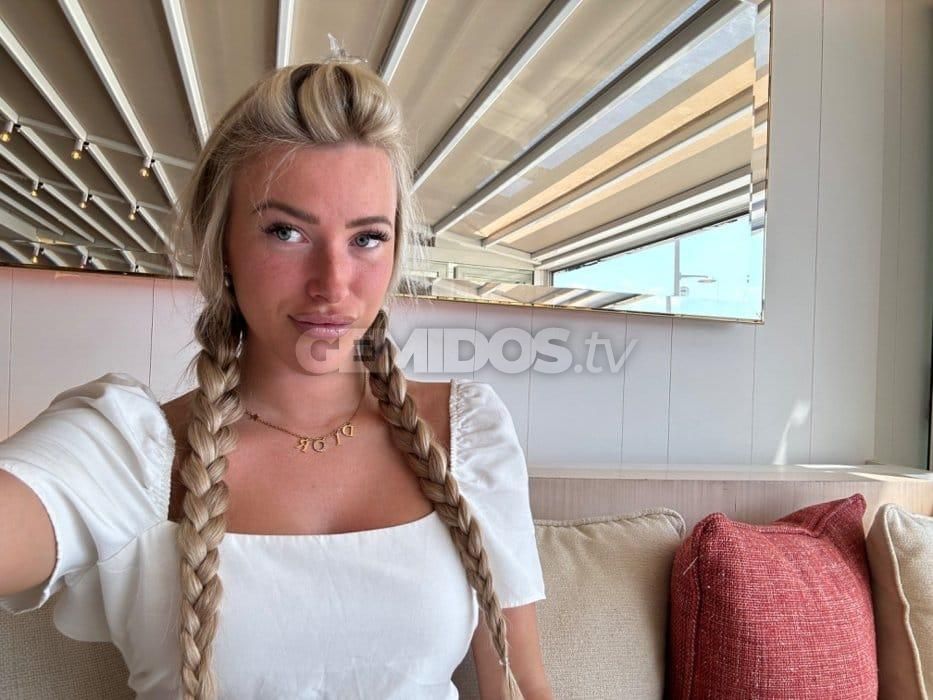 Chloe Rose