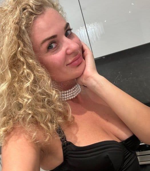 Escorts Meri in London
