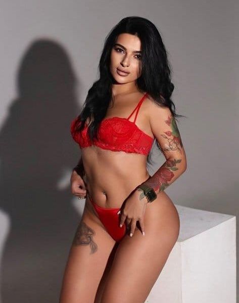 Escorts Mia in Dubai