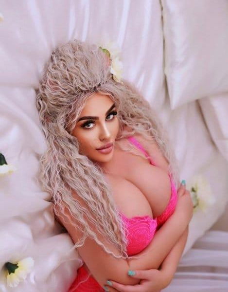 Escorts Nika in Riyadh