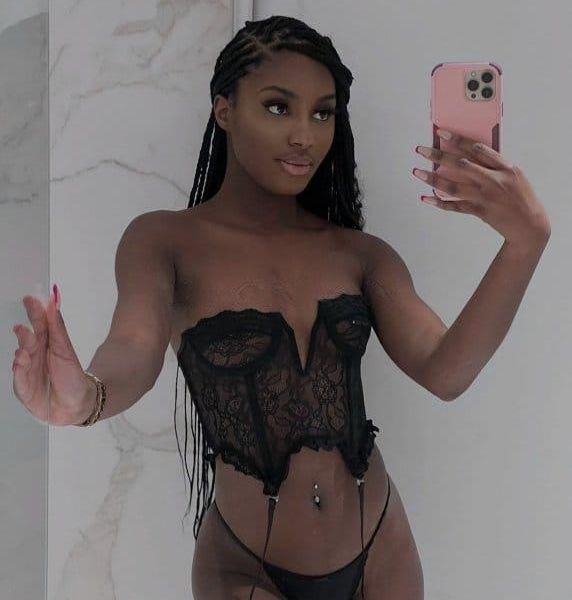 Escorts Zoe in Istanbul