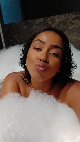 Monique Sampaio – Hotel/Motel 