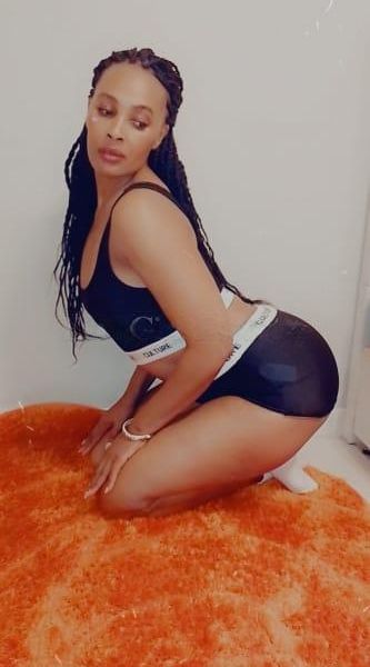 Escorts Mariah in Riyadh