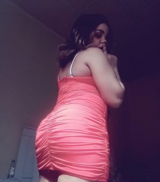 Escorts Kelly in Riyadh