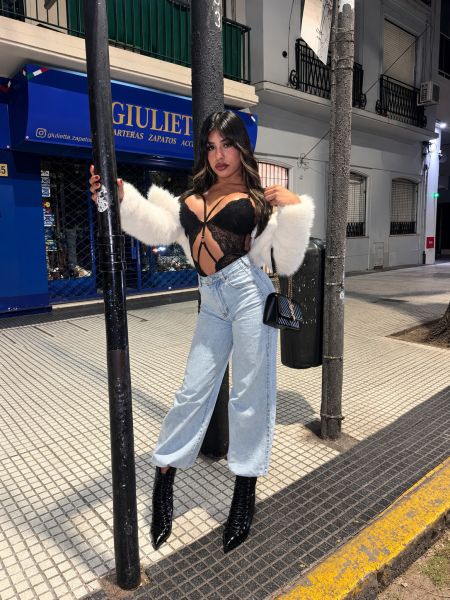 Hola amores soy nicol agustina una nena trans de 19 años nueva en esto..
 dispuesta a cumplirte tus fantacias me manejo en hoteles por el momento hablame y te cuento lo exclusiva que soy